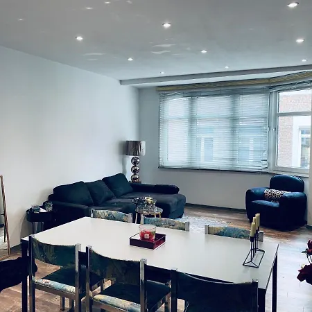 Cozy In The Heart Of South Шарлеруа