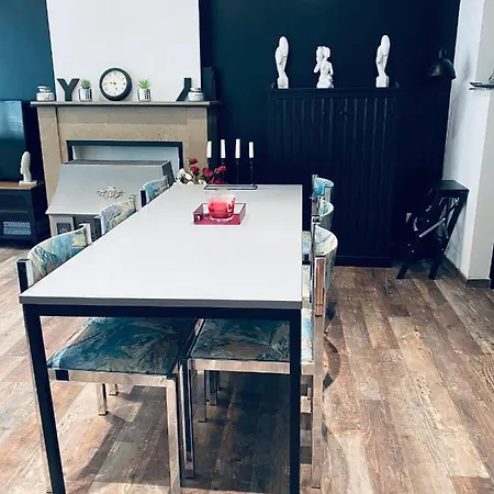 Cozy In The Heart Of South Apartment