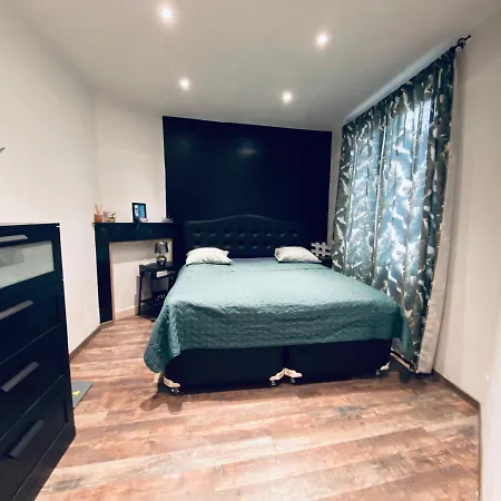 Cozy In The Heart Of South Apartment